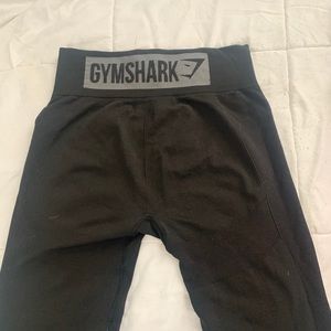 Gym shark leggings